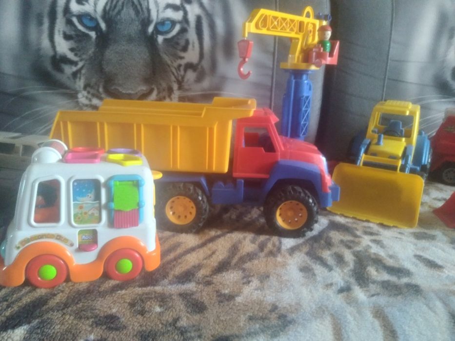 Игрушки для мальчиков. Машины.