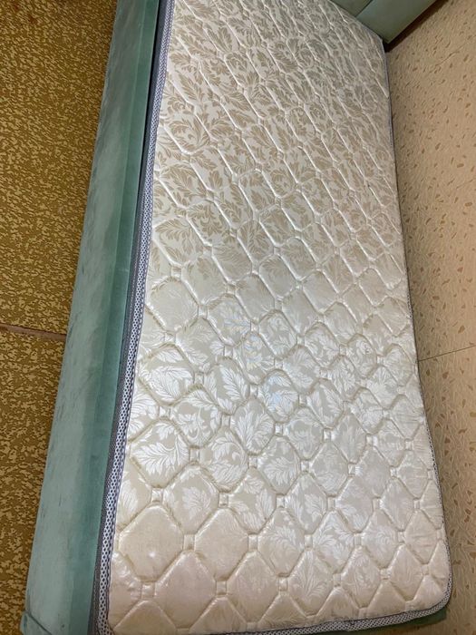 Кровать в хорошем состоянии