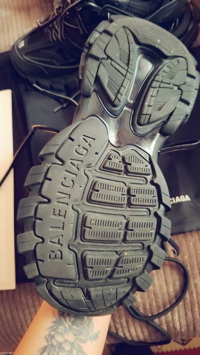 Vând sneakers Balenciaga Track, culoare negru, în stare foarte buna
