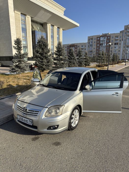Срочно продам машмну toyota avensis