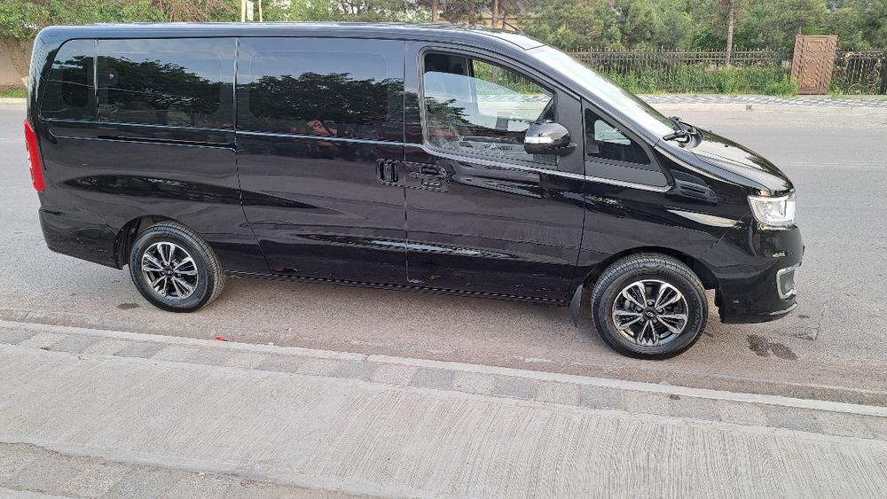 Узбекистон буйлаб тур хизмати 8 кишилик минивен