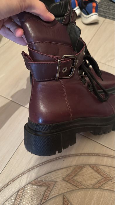 Продам зимние ботинки