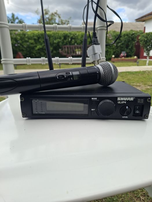 Vând microfon Shure ULXP 4.Frecventa  622-698.cu microfon Beta 58.stare bună.