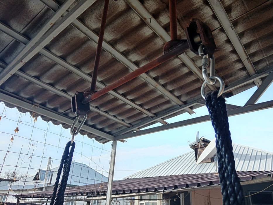 Качеля гнездо на карабинах.