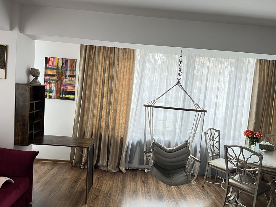 Birou pliabil pe perete