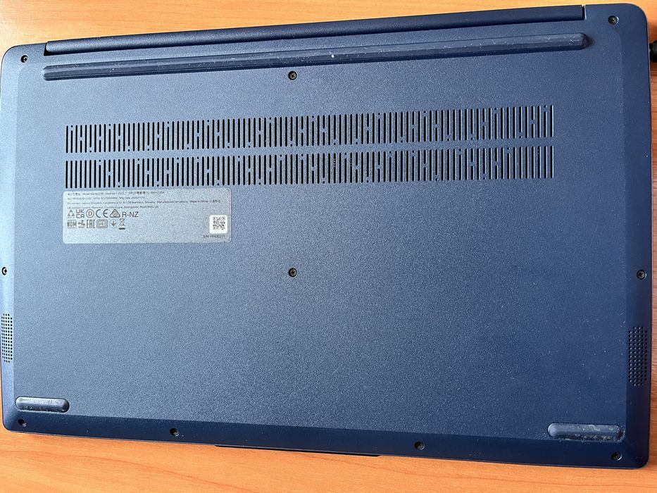 Laptop lenovo albastru
