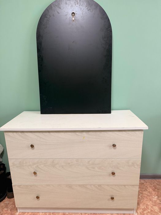 Диван раздвижной и комод