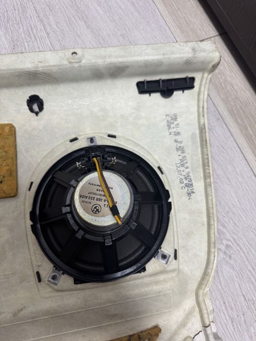 Продам полку привозную на Бмв Е46 с динамиками