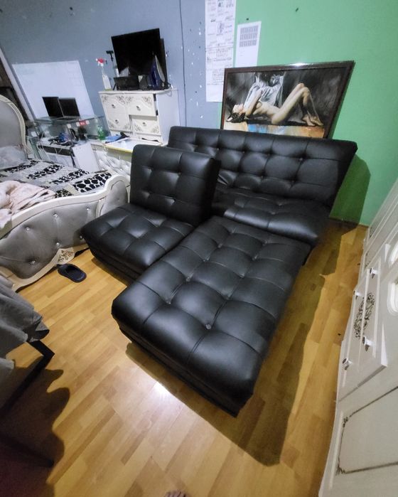 Диван и два кресла.Купил месяц назад.