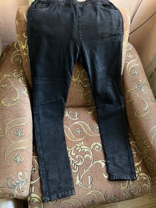 Брюки теплые джинсы узкие.
