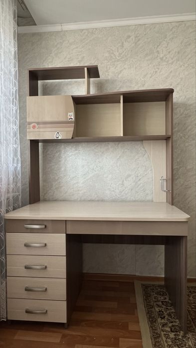 Продам ученический стол