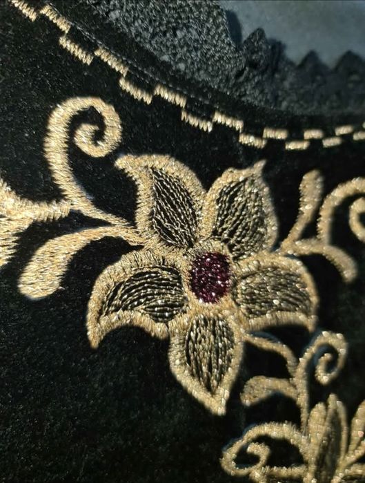 Costum popular autentic de vanzare