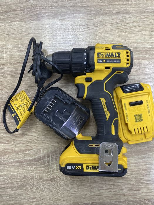 Шуруповерт DeWalt DCD708 (Ос14Б)