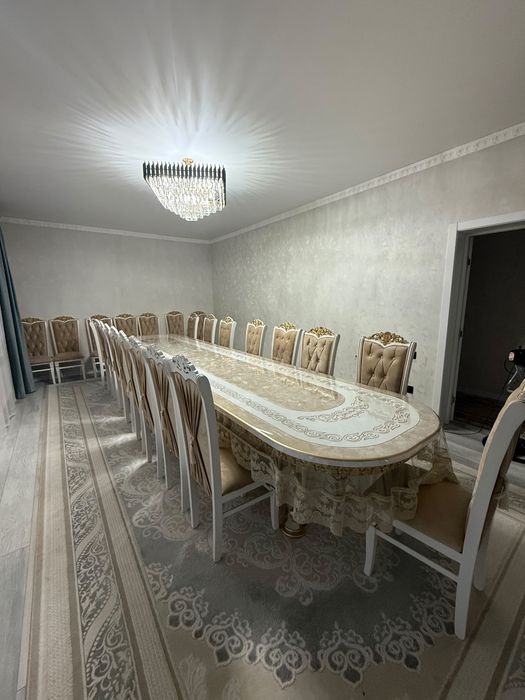 Стол со стульями за 550к