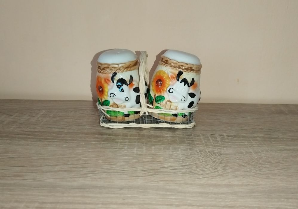 Солница за сол и пипер - нова