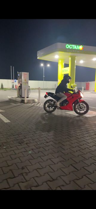 Motocicleta Honda CBR125R Urgent‼️