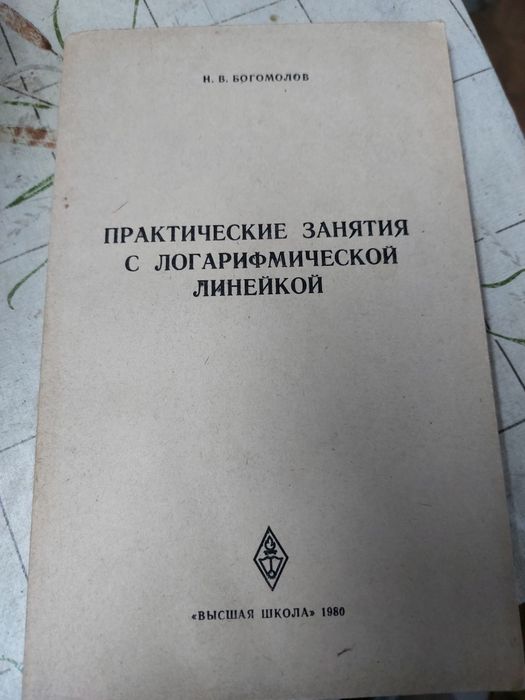 Разные, много кисточек,