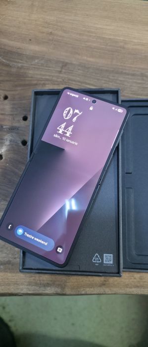 Samsung Galaxy Z Flip 7 – 256 GB, 12 GB RAM – nou, garanție 2 ani