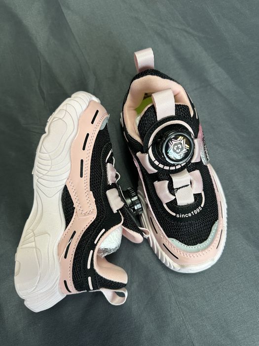 Продам детскую обувь