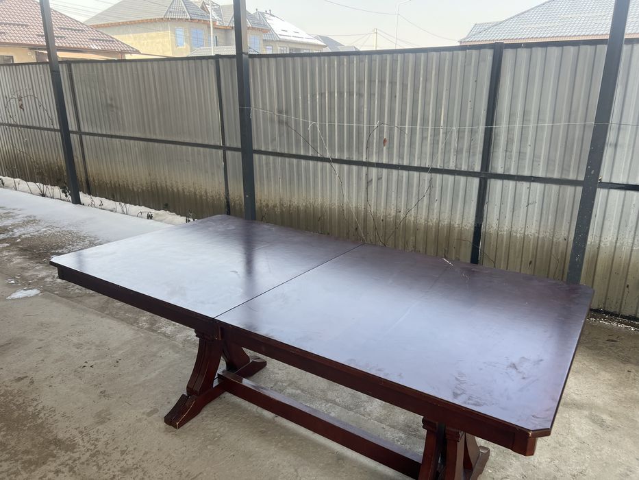 Стол из натурального дерева