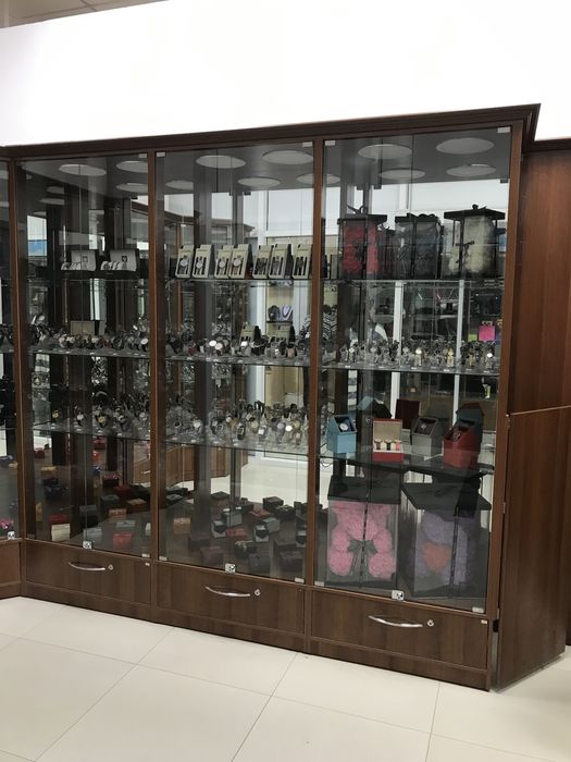 Витрина. Стелажи