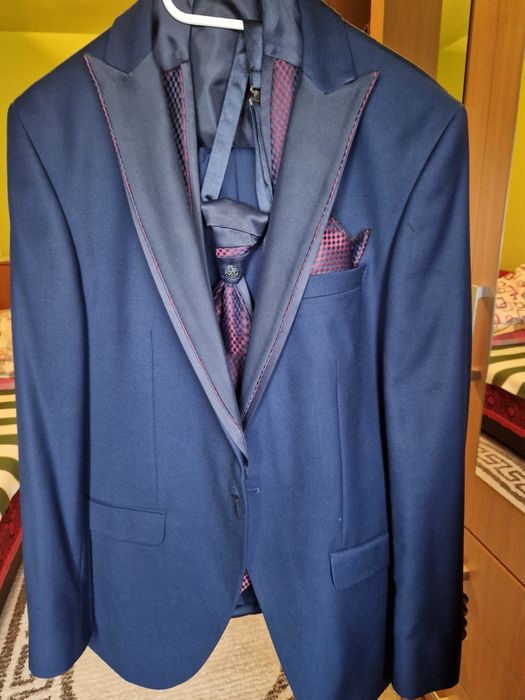 Costum elegant de bărbați