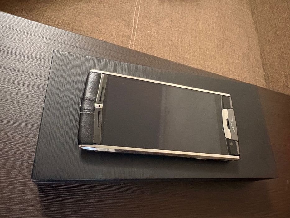 Телефон Vertu signature