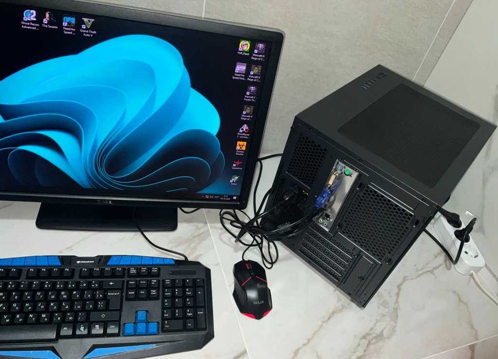 Компьютер есть всё ( в нём много игр )