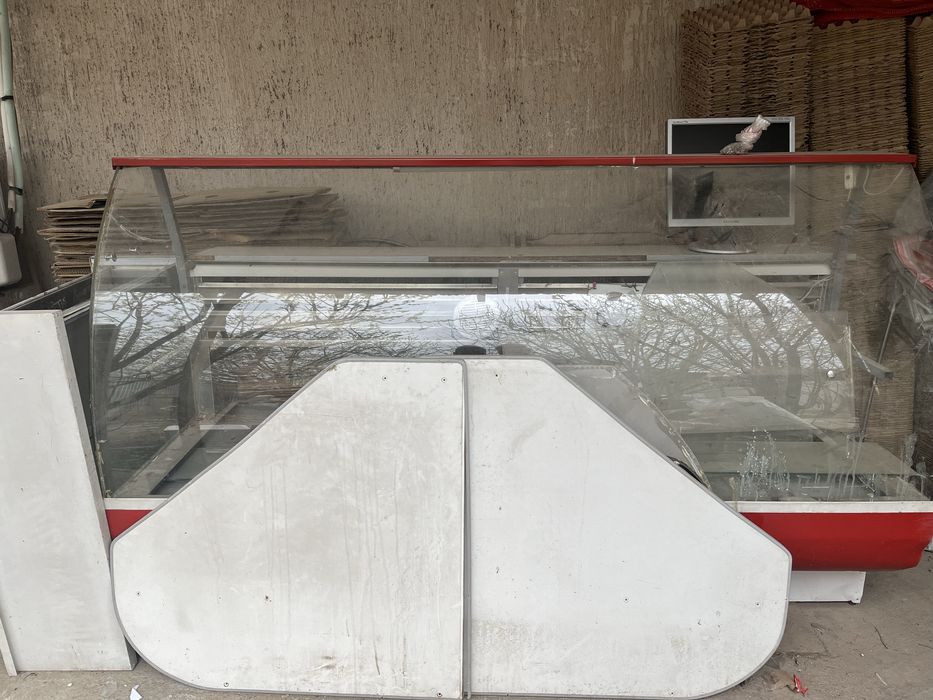 Продам витринный холодильник