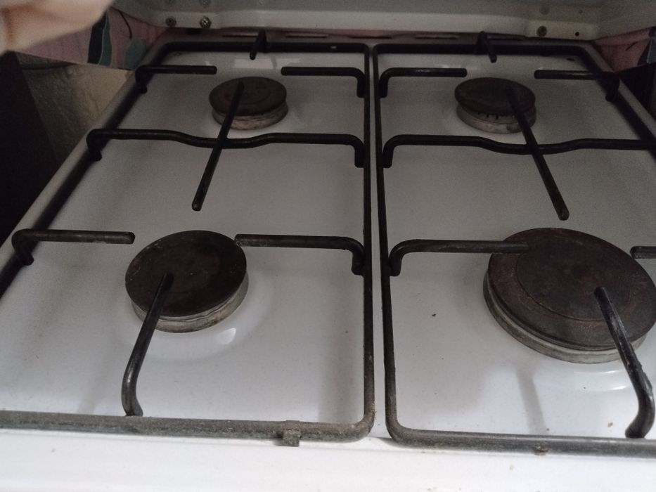 Продам газовую плиту