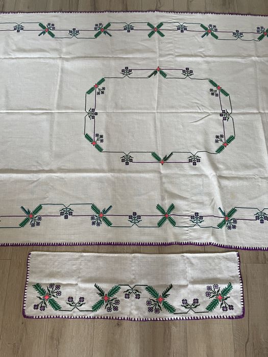 Față de masă tradițională cusută manual pe etamină – 135 × 222 cm + ștergar cadou
