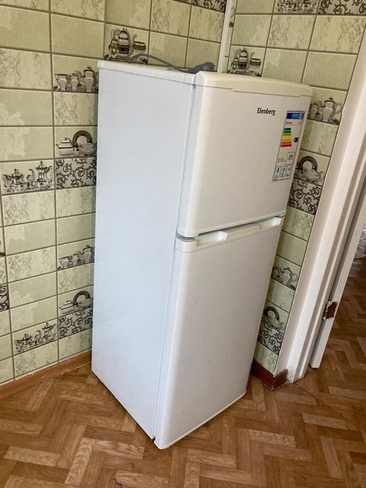 Продаем холодильник Elenberg