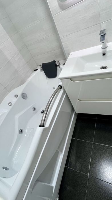 Proprietar vand apartament cu 4 camere