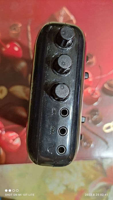 Продавам мини китарен усилвател с мп3 плейър.