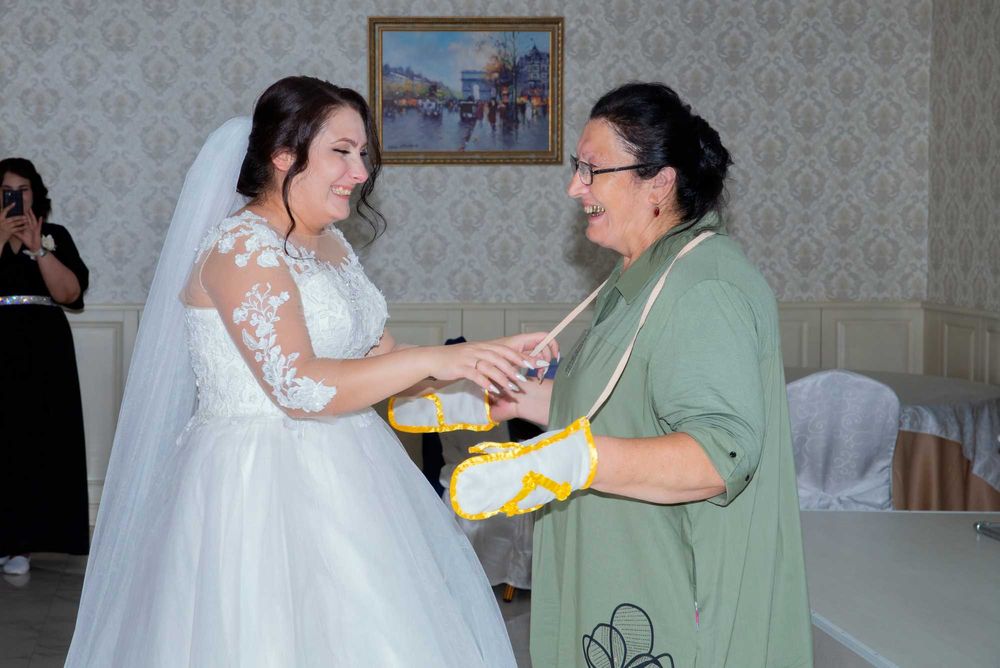 Ведущая , тамада.