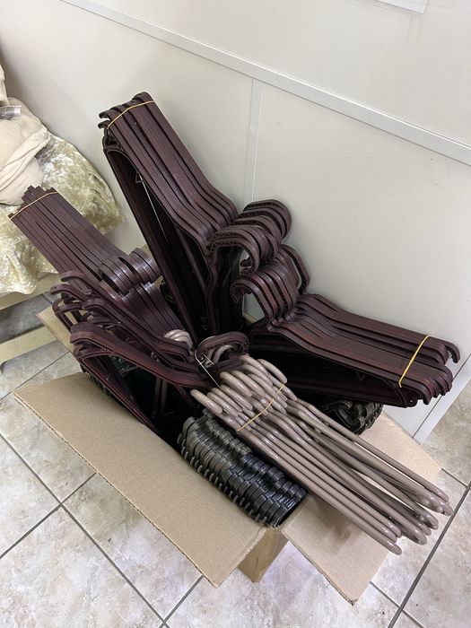 Манекены и вешалки