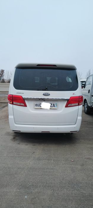 Jac M4 lux 11 kishilik sotiladi