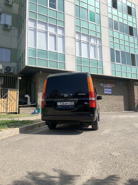 Автомобиль Honda Stepwgn RF3 минивэн на 8 мест