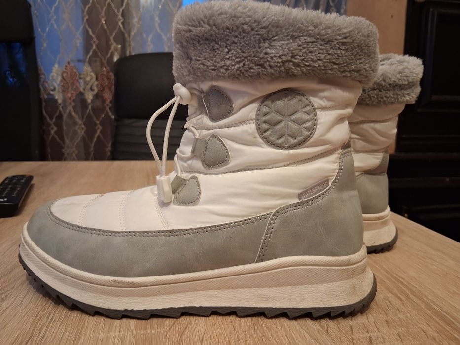 Дамски зимни ботуши