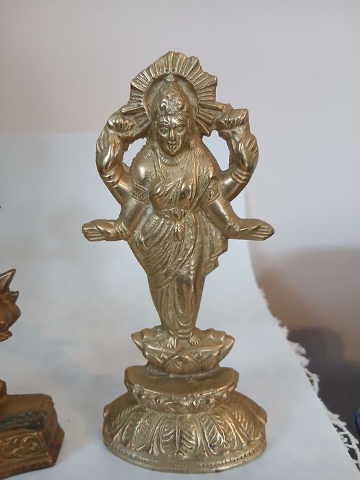 Doua statuiete hinduse,reprezentand doua zeitati.