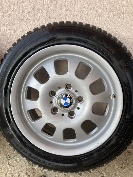Set jante  BMW 5x120 R16 7J ET47 + cauciucuri de iarnã Hankook