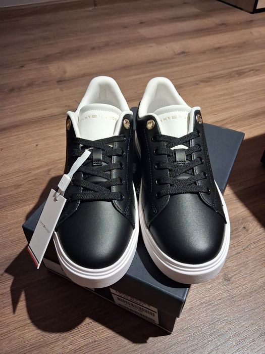 Нови Tommy Hilfiger