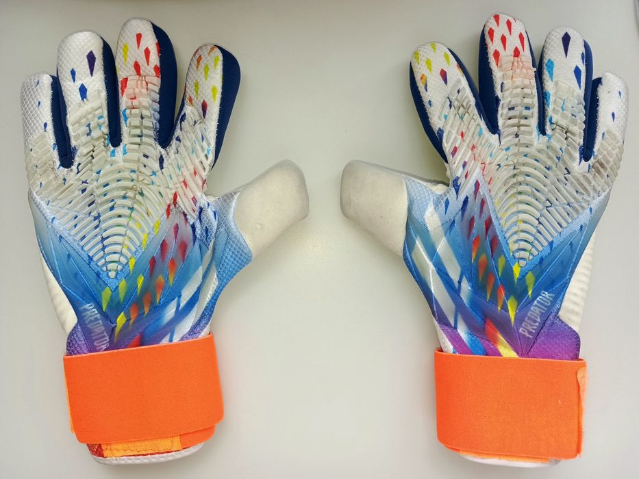 Профессиональные вратарьские перчатки