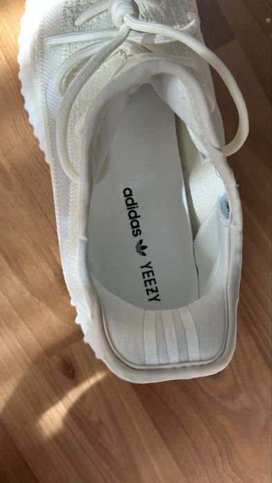 adidasi yeezy350 v2