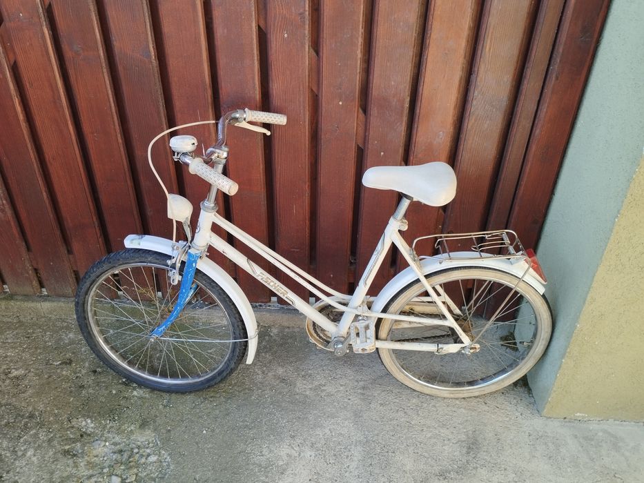 Biciclete montenbike și semicursiera