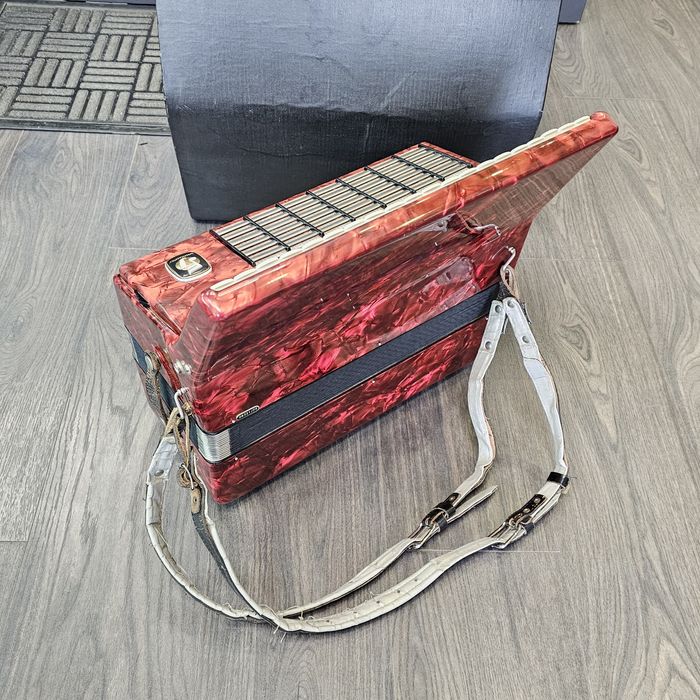 Amanet F28: Acordeon Weltmeister Stella 60 basi (P)