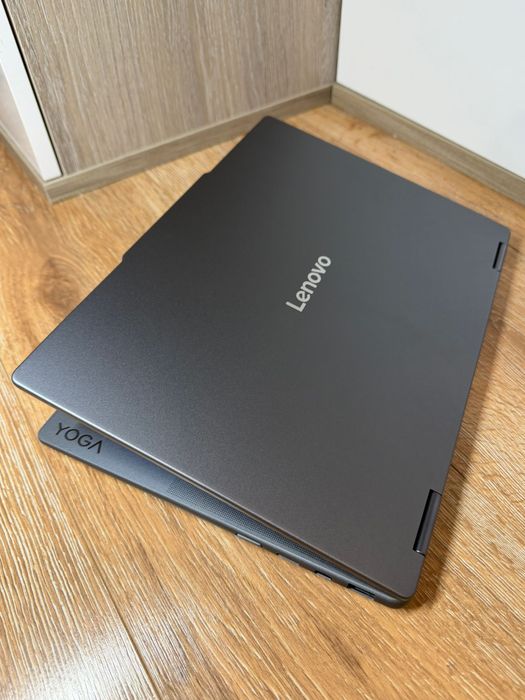 Laptop Lenovo Yoga 7 2-in-1 14ILL10 cu procesor Intel Core Ultra 5 226V ,16 GB, SSD 512 GB