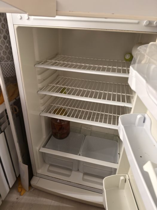 продам холодильник Indesit