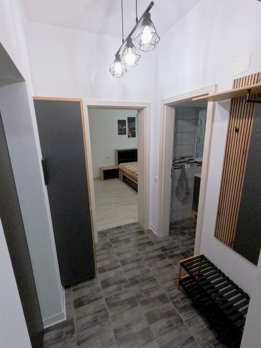 Închiriez apartament cu 2 camere