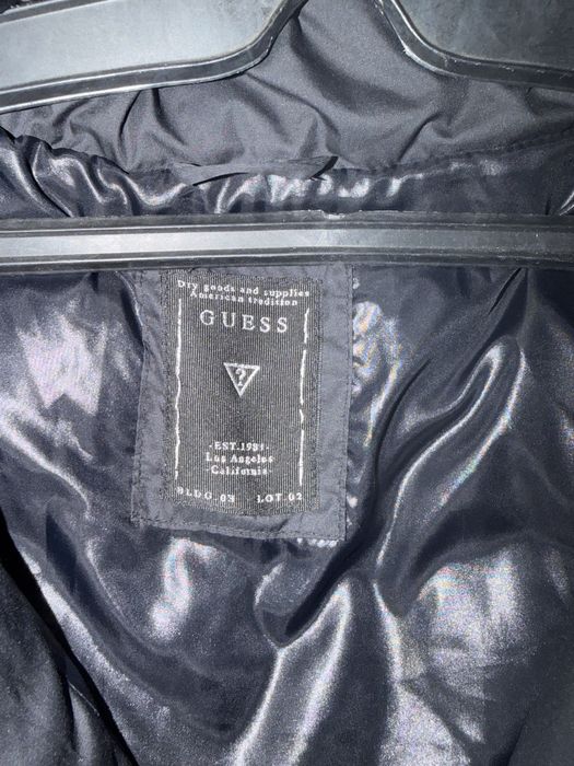 Guess късо якенце в размер ХС в черен цвят